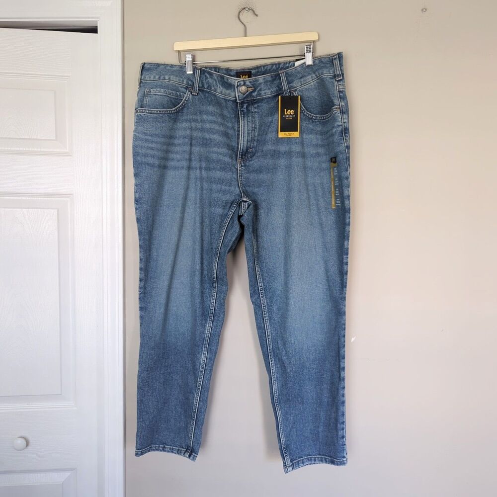 Lee NWT Women's 90's Taper Mid Rise Medium Wash Jeans Size 22W